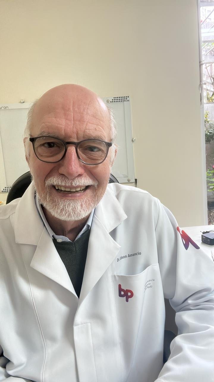 Dr. Edson Amâncio em ambiente hospitalar